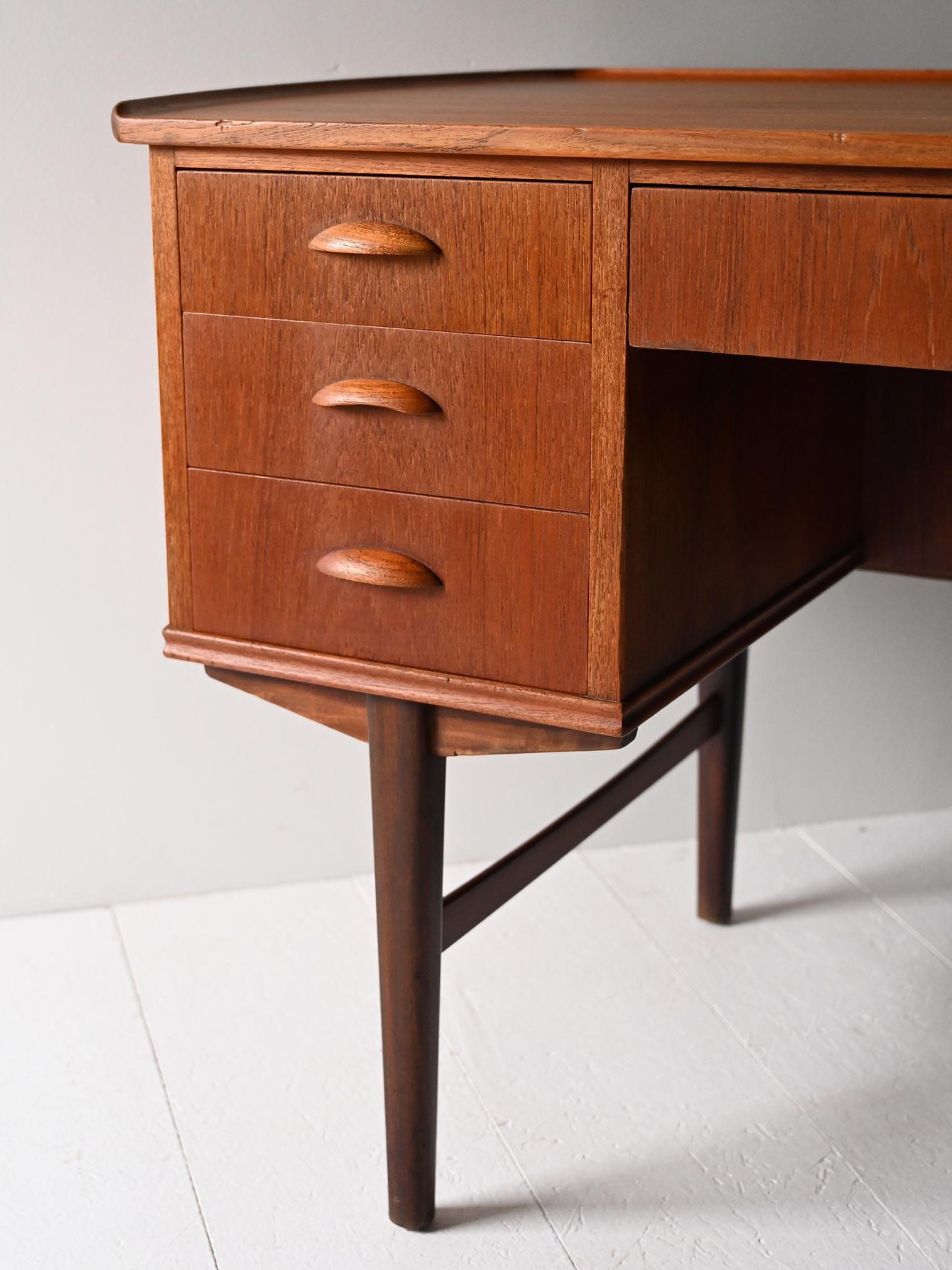 Teak Scrivania vintage danese in teak in vendita