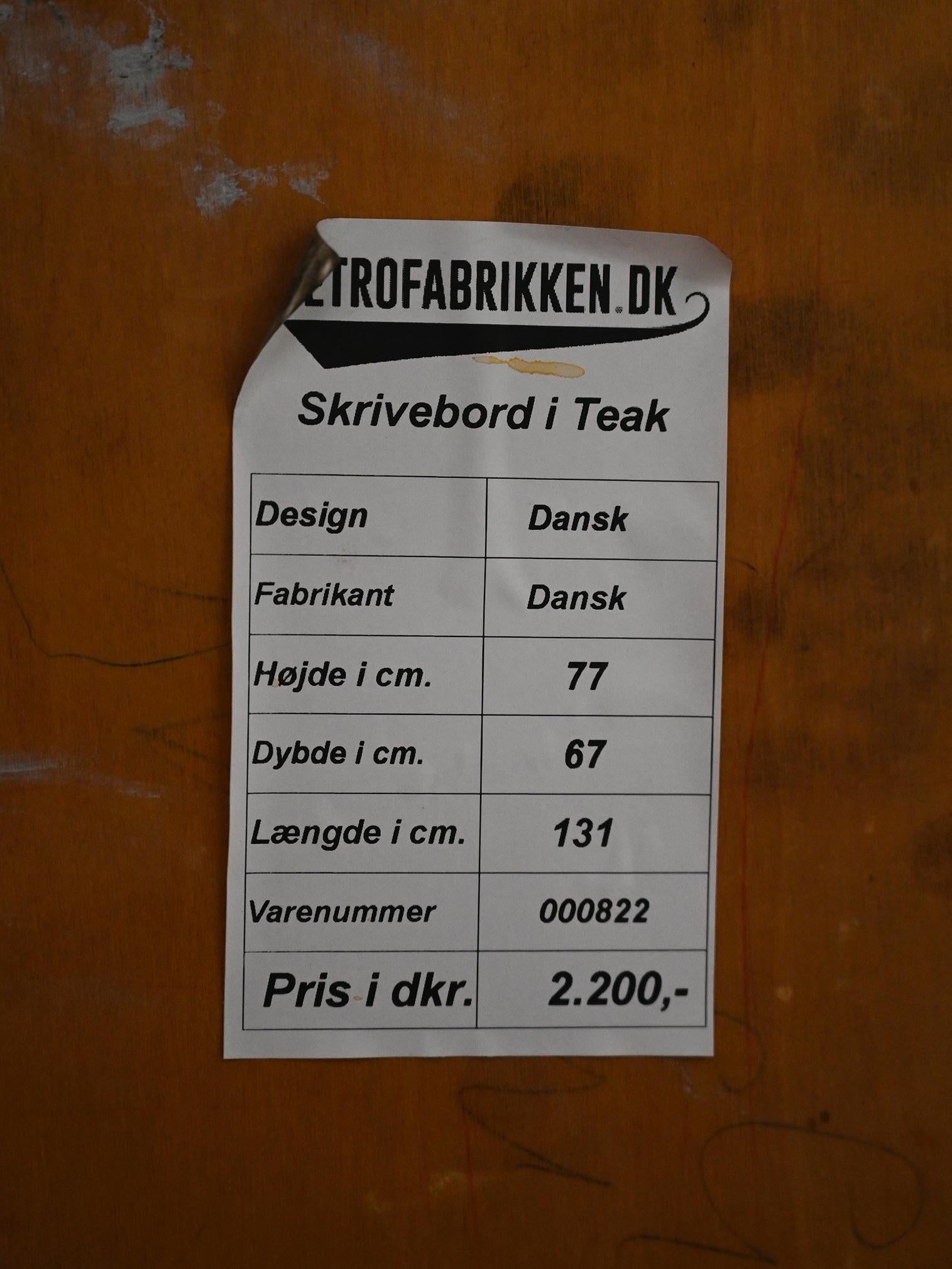 Scrivania vintage danese in teak in vendita 2