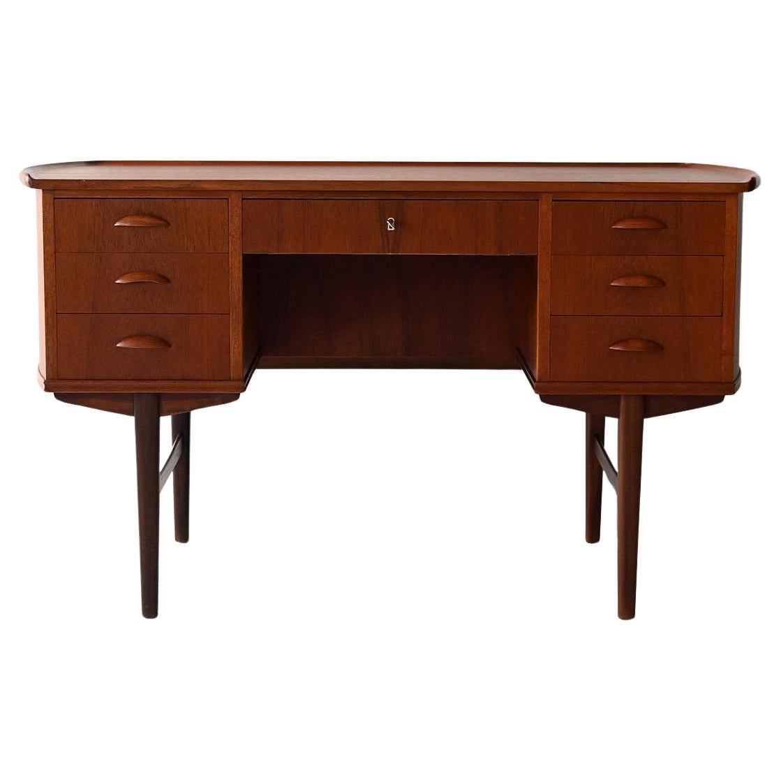 Scrivania vintage danese in teak