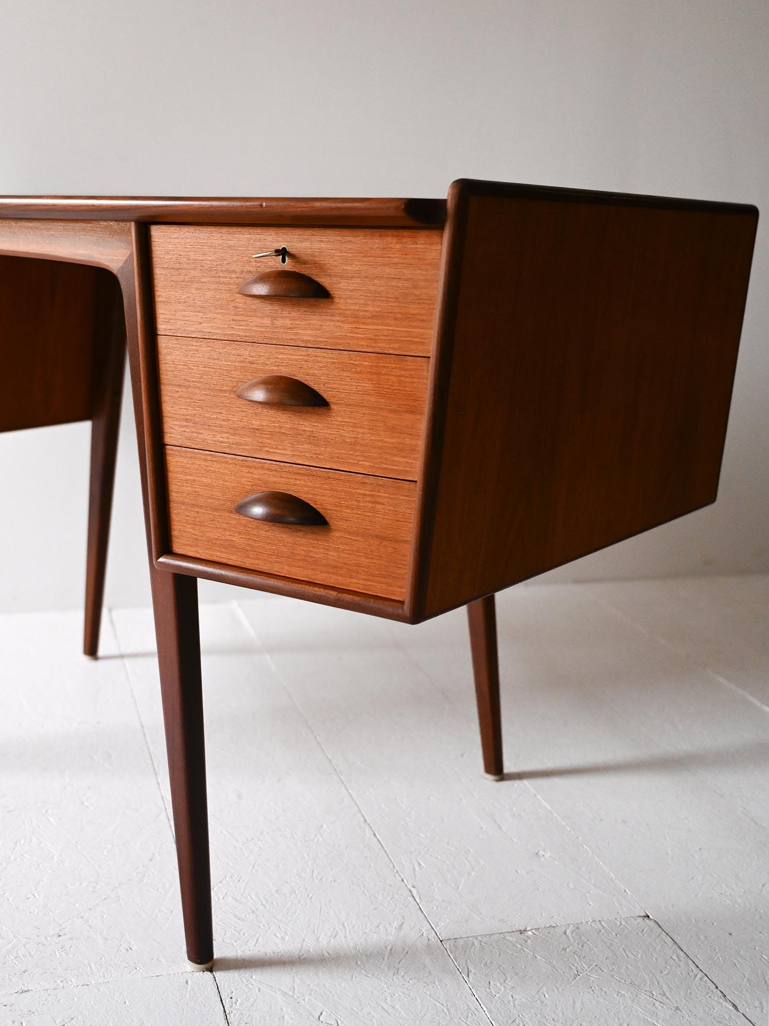 Scandinavian vintage desk by Svante Skogh For Sale 1