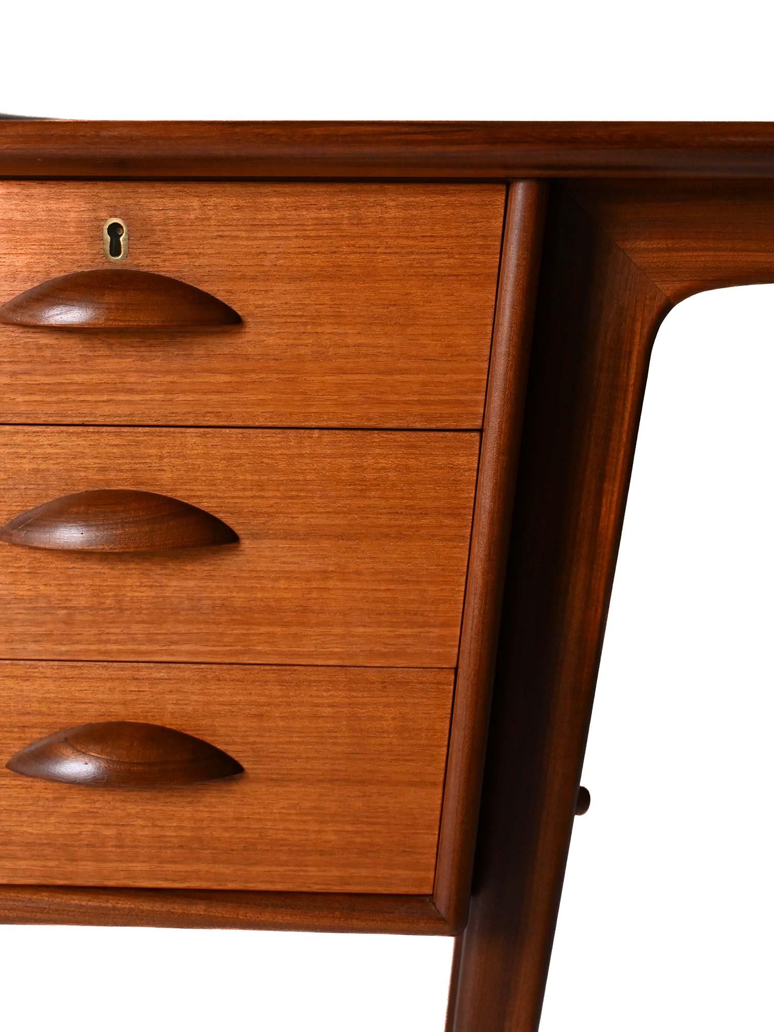 Scandinavian vintage desk by Svante Skogh For Sale 2