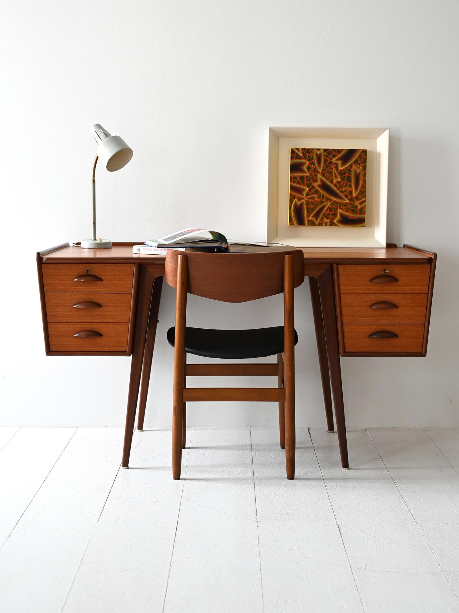 Teak desk with tapered legs, two side drawer blocks and contrasting finish.

Scandinavian 1950s/60s teak desk, degened by designer Svante Skogh. With two side drawer blocks and slender frame. Contrasting finishes highlight volumes, while sculptural