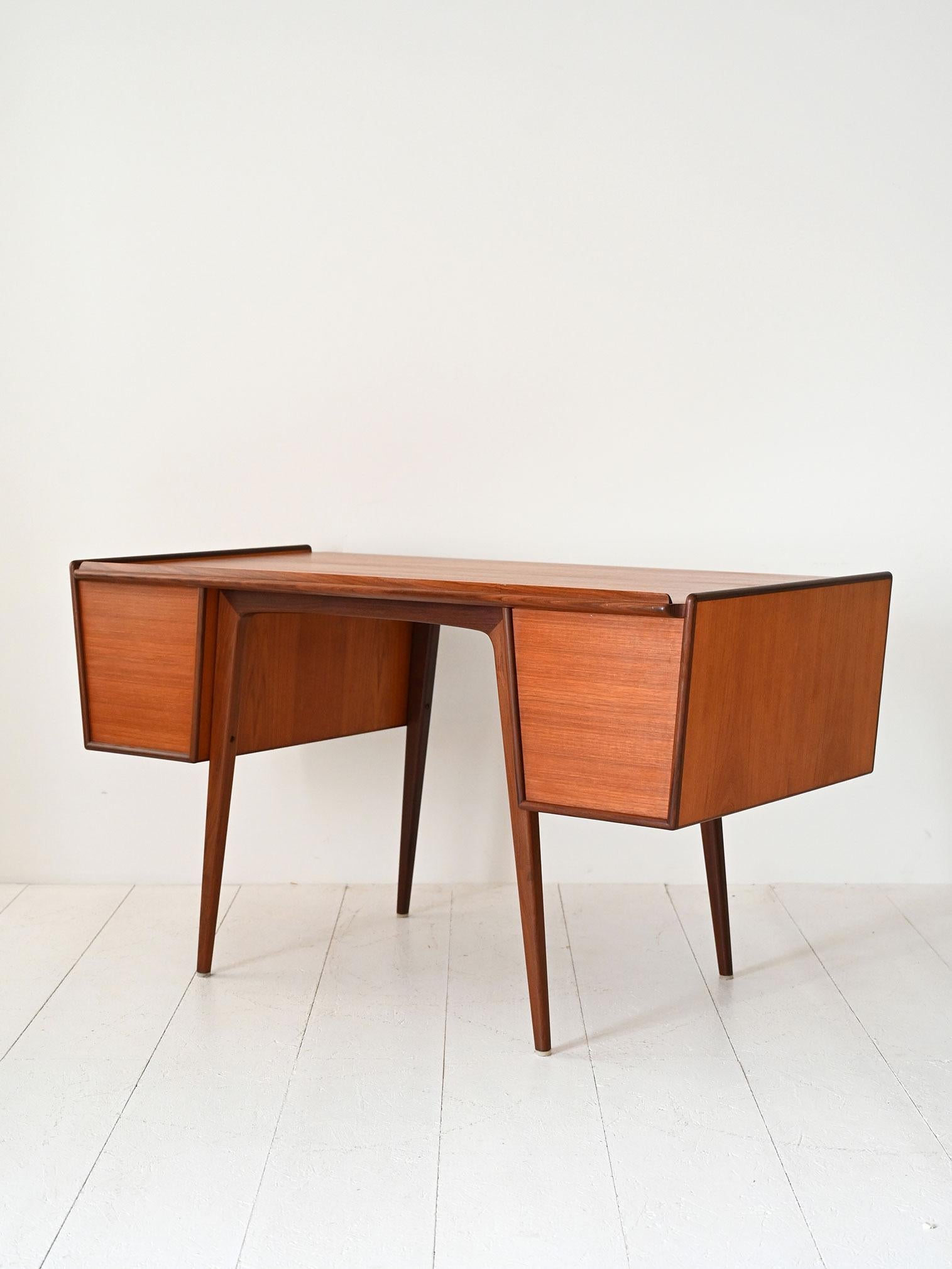 Scandinavian vintage desk by Svante Skogh In Good Condition For Sale In Brescia, IT