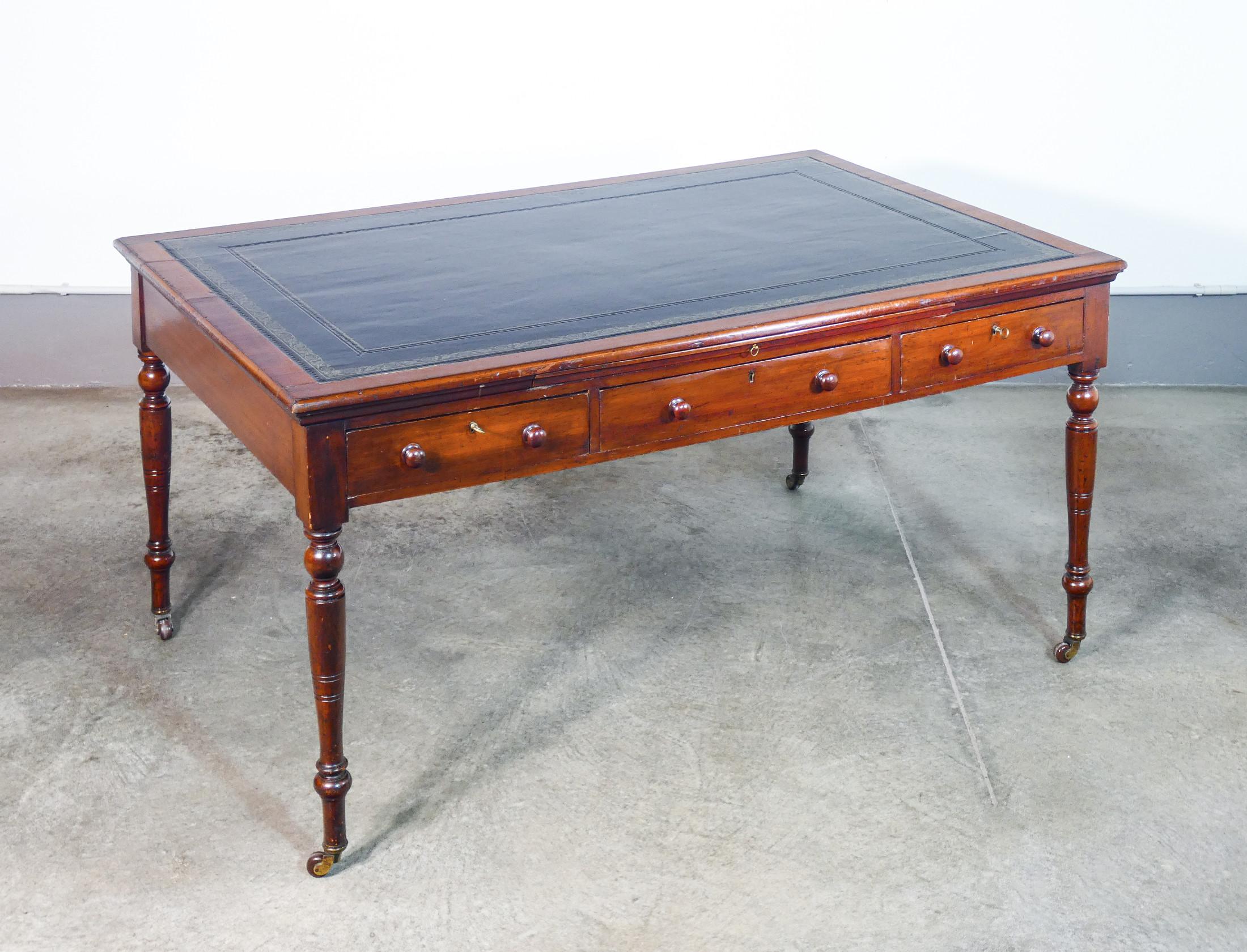 Victorian center desk, six drawers, with double lectern. Nineteenth Century For Sale 6