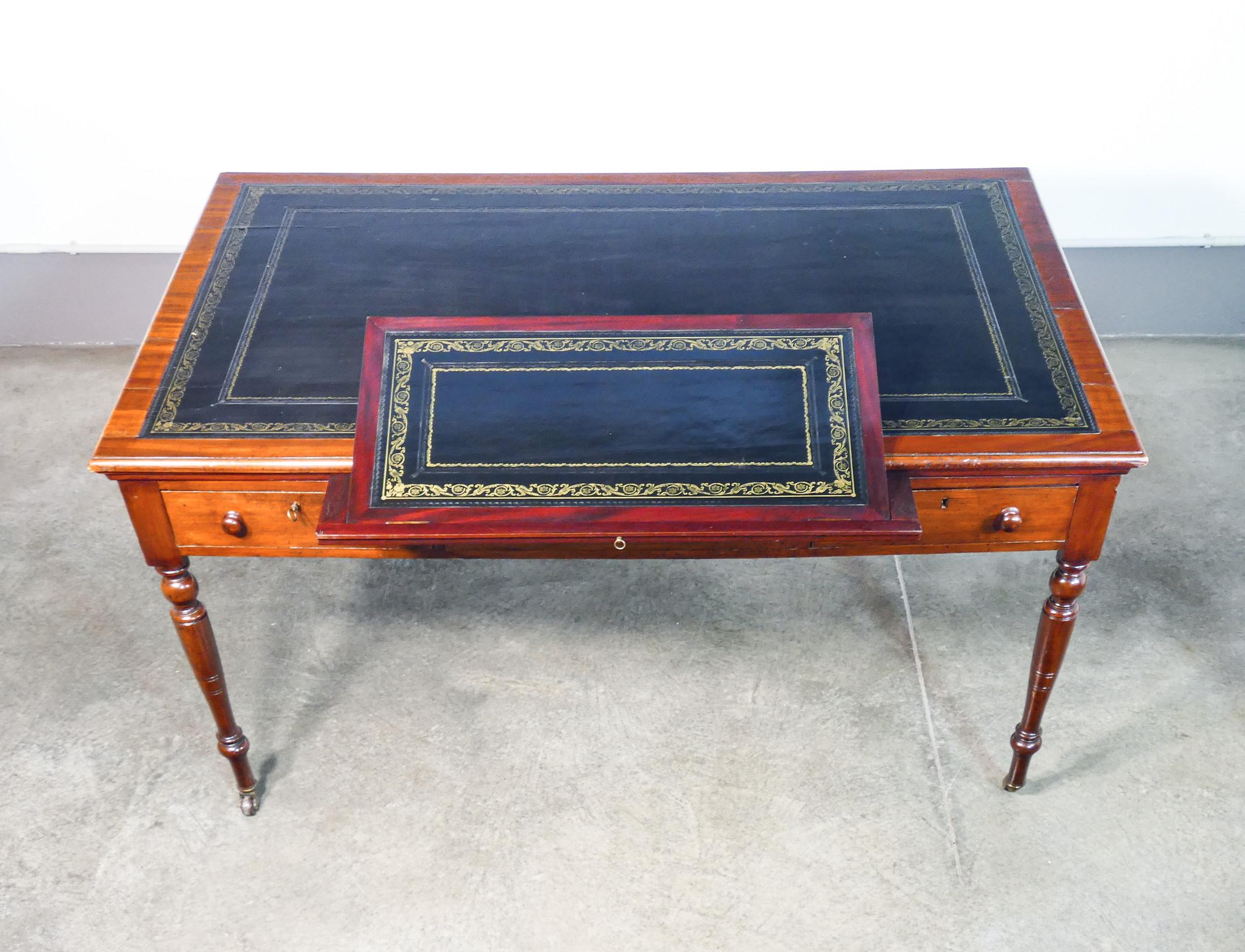 Victorian center desk, six drawers, with double lectern. Nineteenth Century For Sale 3