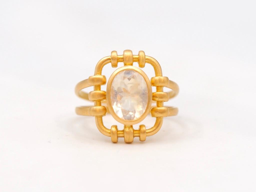 Scrives 1.68 Carat Moonstone 22 Karat Gold Coktail Handmade Ring For Sale 1