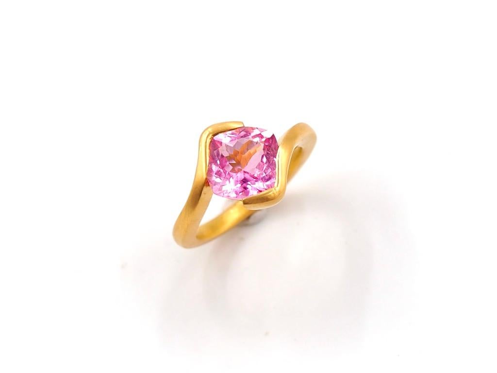 Cushion Cut Scrives 2.78 Carat Hot Pink Tourmaline Cushion Shape 22 Karat Gold Cocktail Ring For Sale