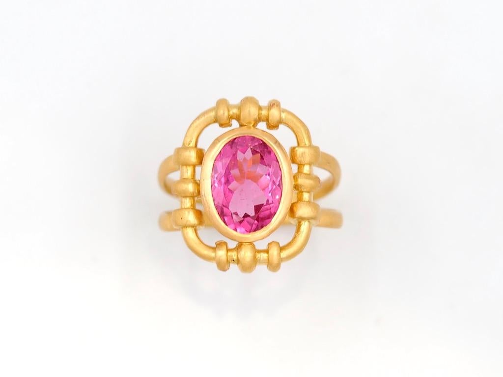 Scrives 2,83 Karat Hot Pink Oval Turmalin 22 Karat Gold Cocktail Handgefertigter Ring im Zustand „Neu“ im Angebot in Paris, Paris