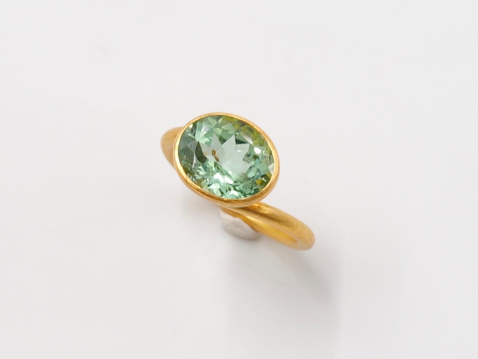 This delicate ring by Scrives is composed of a colourful green tourmaline of 3.24 cts. 
This design allows light to come into the stone from multiple directions and put into highlight the stone. This ring design has been conceived to be worn adding