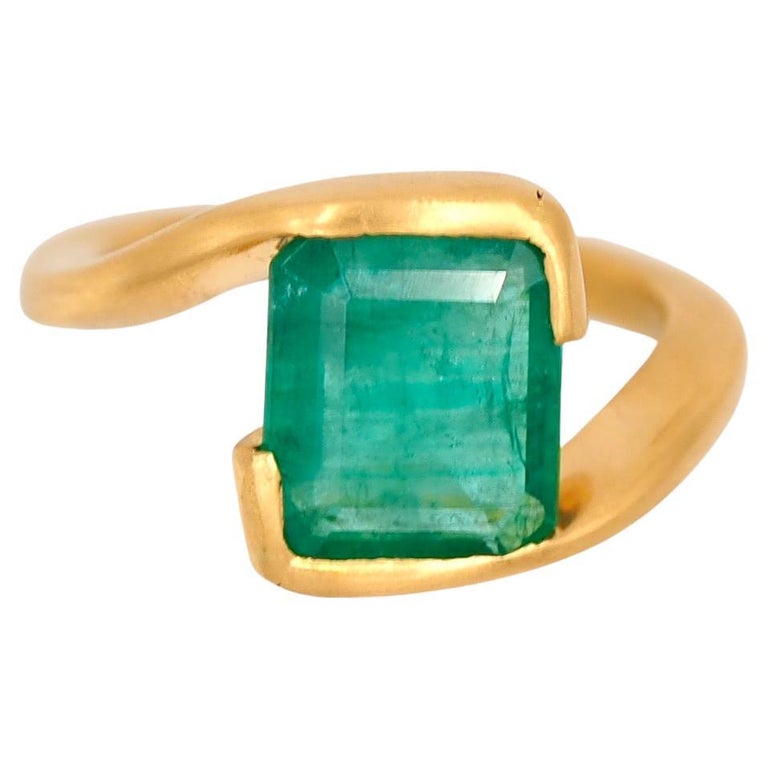 Scrives 3.4 Carat Emerald Rectangular 22 Karat Gold Handmade Mat Finish Ring For Sale