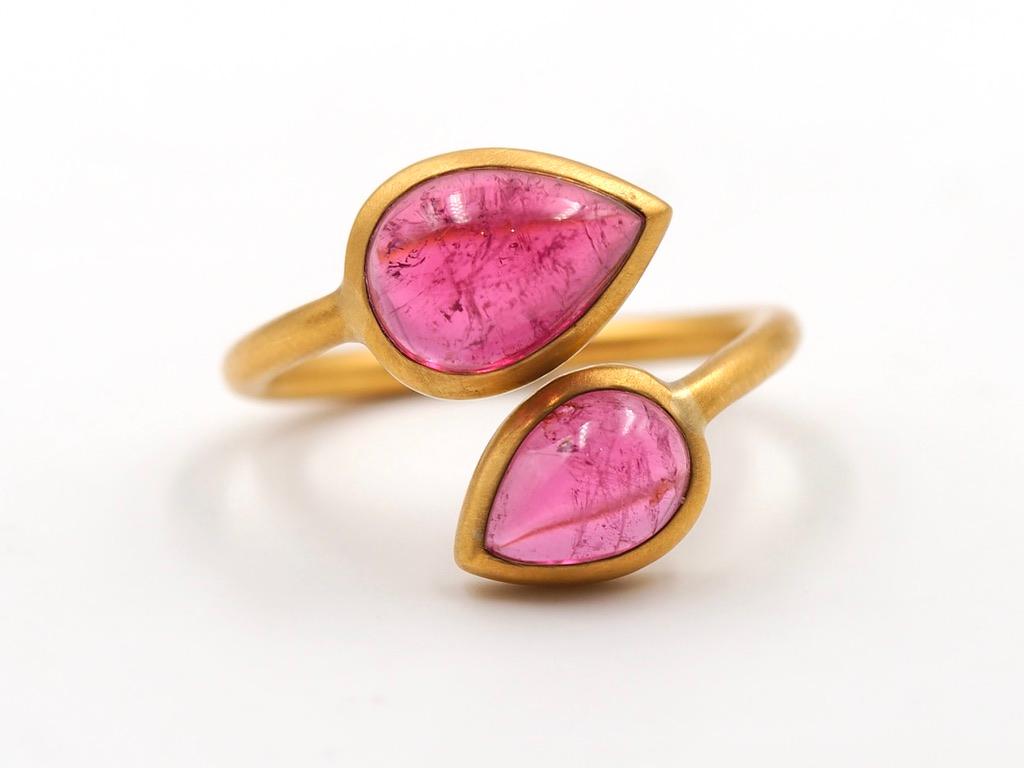 Scrives 3.93 carats Rubellites Cabochon toi & moi in 22 Karat Gold Handmade Ring For Sale 7