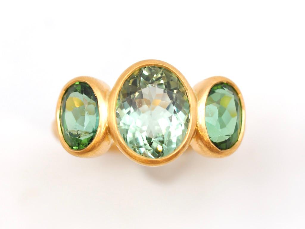 Scrives 4.17 Carat Green Tourmaline Three Stones 22 Karat Gold Handmade Ring For Sale 5