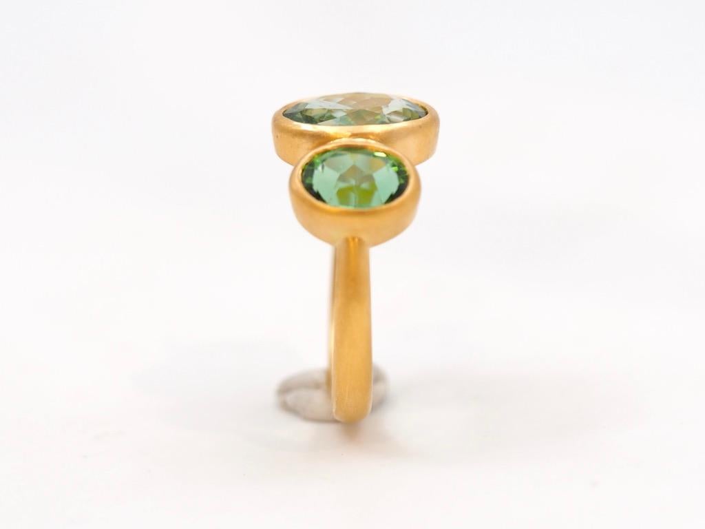 Contemporain Scrives 4.17 Carat Green Tourmaline Three Stones 22 Karat Gold Handmade Ring en vente