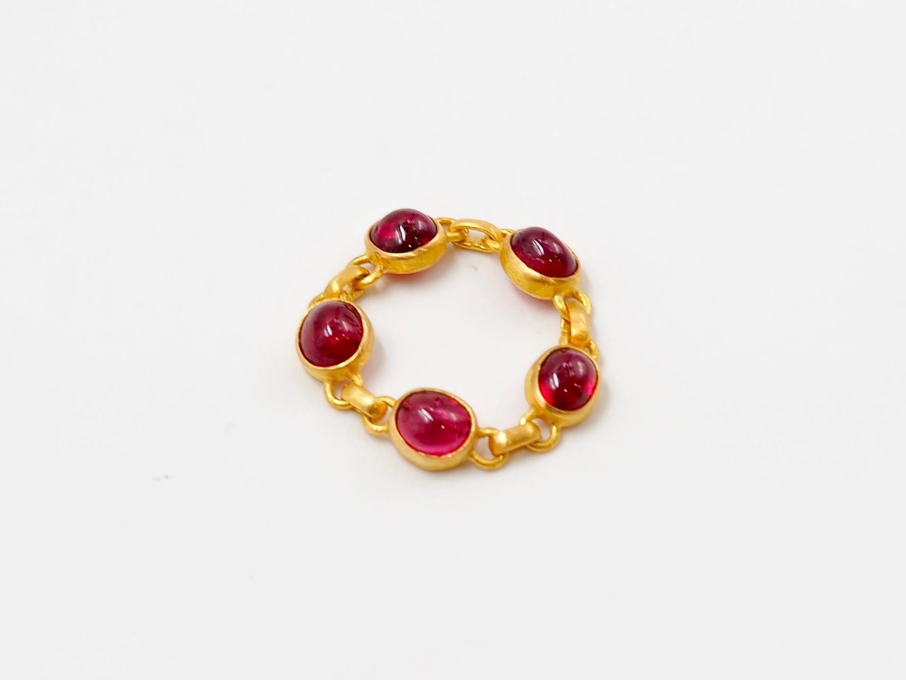 4.25 Carat Red Spinel Cabochon 22 Karat Gold Chain Ring In New Condition In Paris, Paris