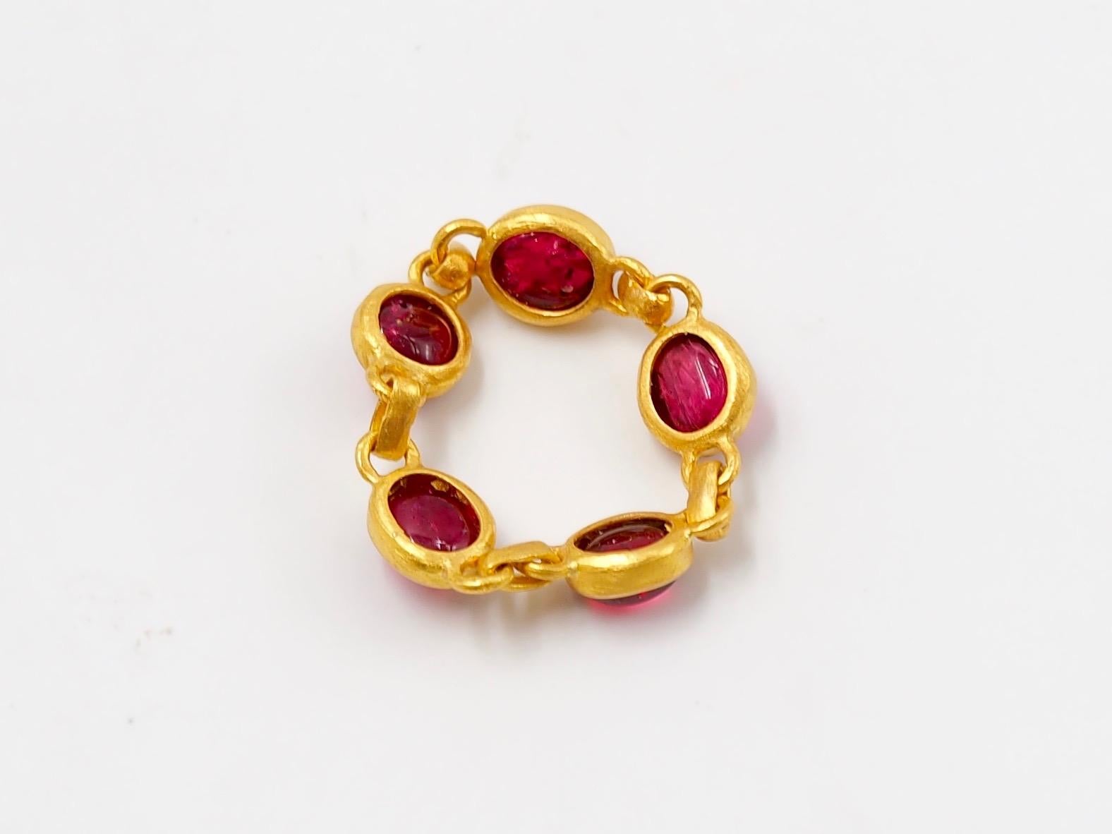 4.25 Carat Red Spinel Cabochon 22 Karat Gold Chain Ring 1