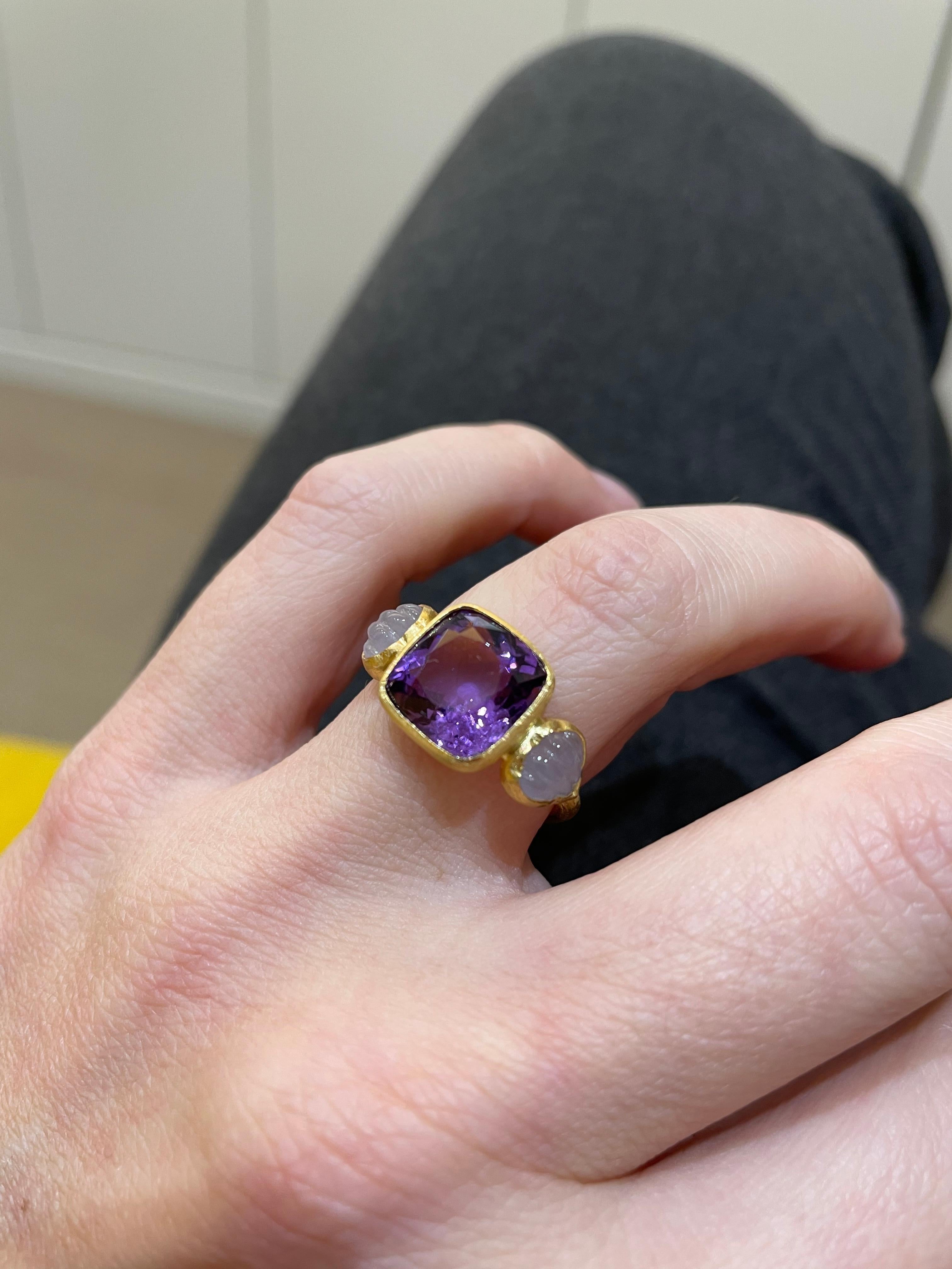 Women's Scrives 4.48 Ct Amethyst Cushion Blue Chalcedony Shell 22 Kt Gold Cocktail Ring For Sale