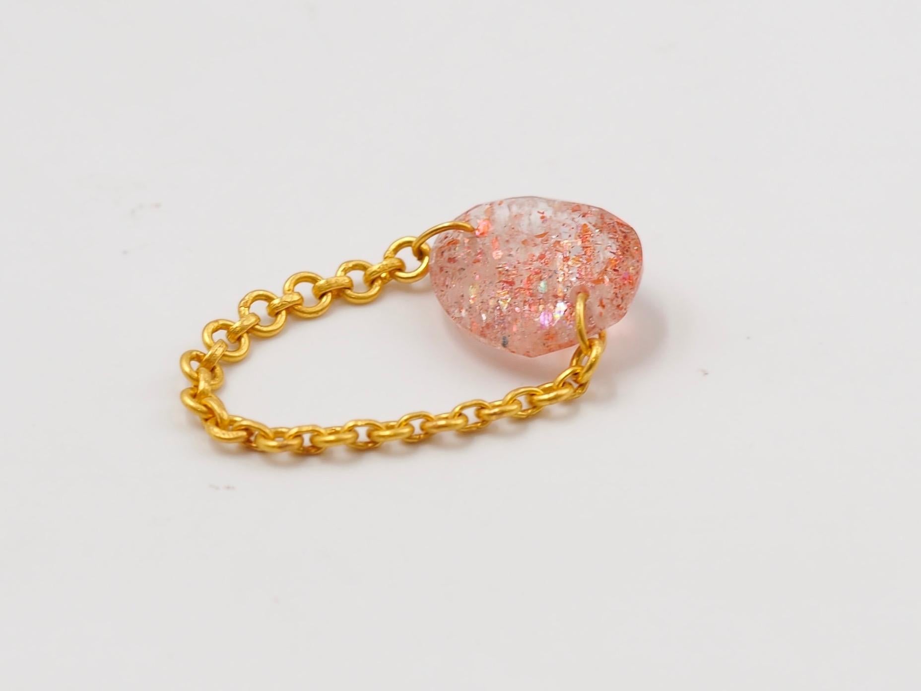 Scrives 4.83 Carat Sunstone Faceted 22 Karat Gold Chain Ring In New Condition For Sale In Paris, Paris