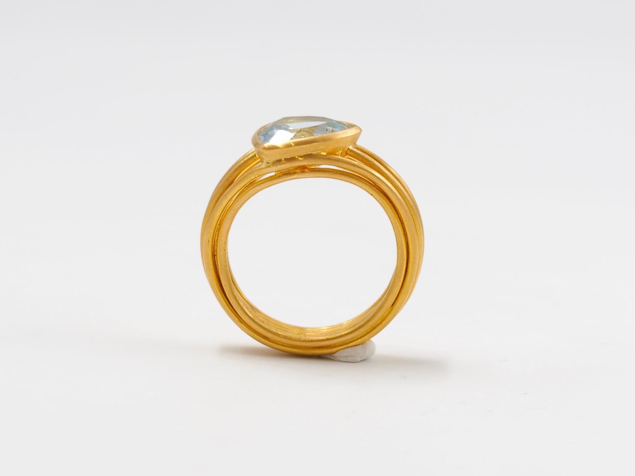 Women's Scrives 5.2 Carat Aquamarine Trillion 22 Karat Gold Handmade Cocktail Ring For Sale