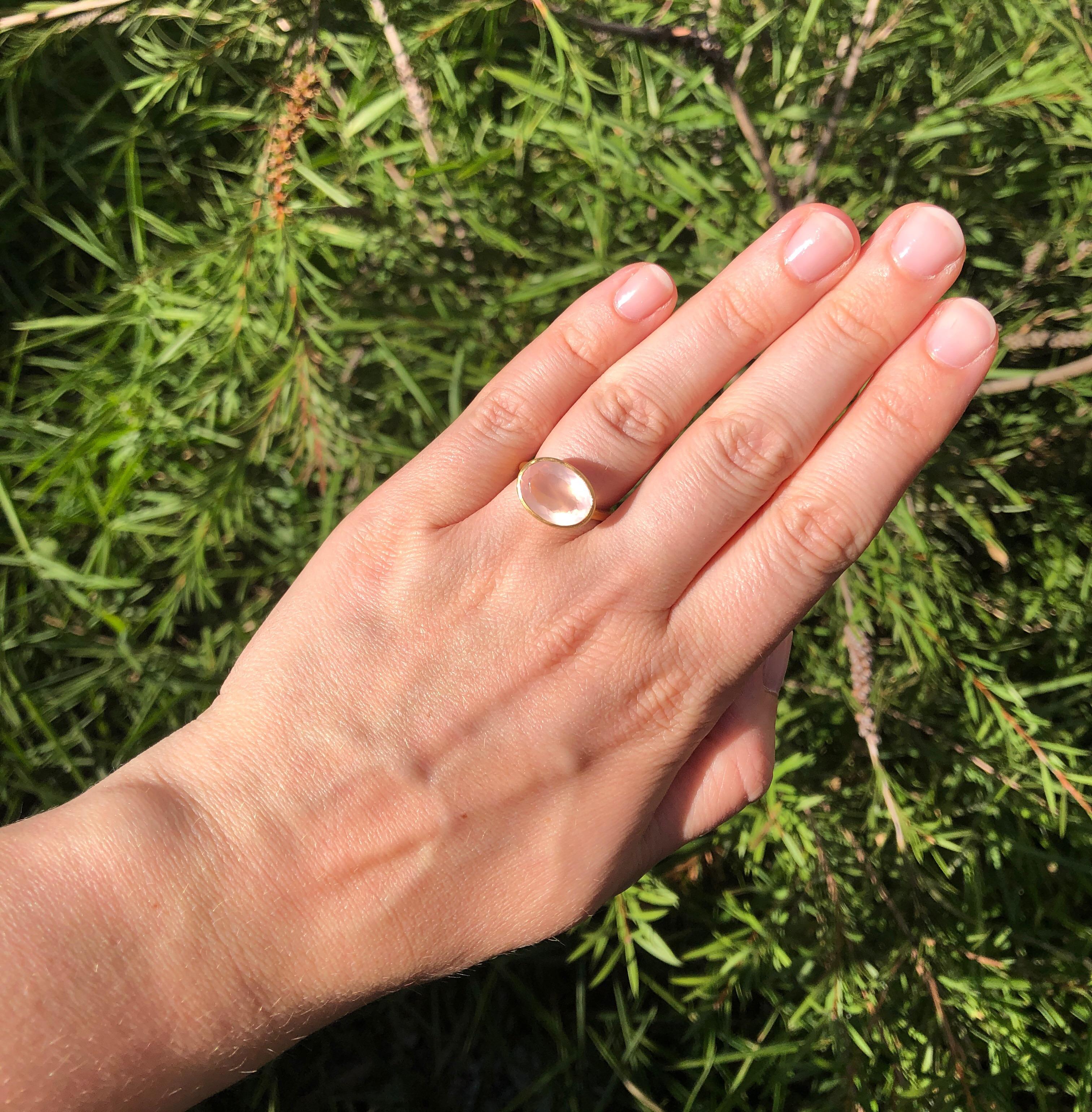 This delicate ring by Scrives is composed of a large rose quartz of 5.2 cts. 
This design allows light to come into the stone from multiple directions and put into highlight the stone. This ring design has been conceived to be worn adding with 2 or
