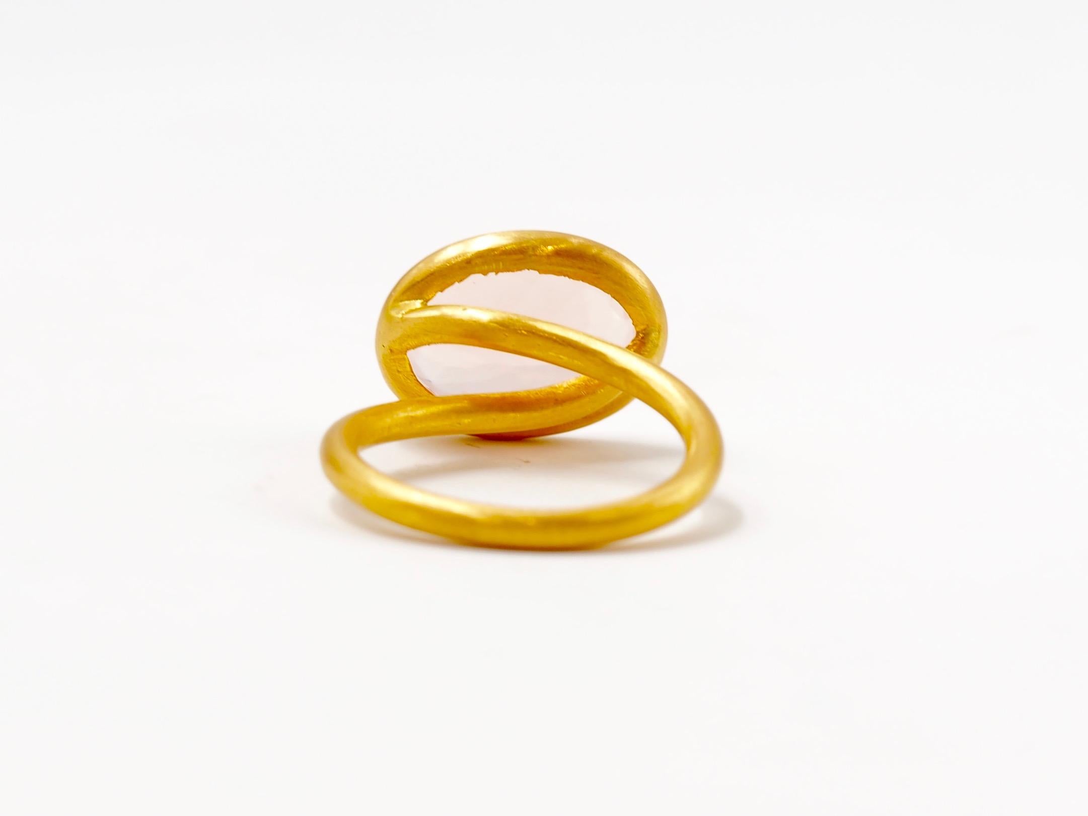 Scrives 5.2 Carat Rose Quartz 22 Karat Gold Ring In New Condition In Paris, Paris