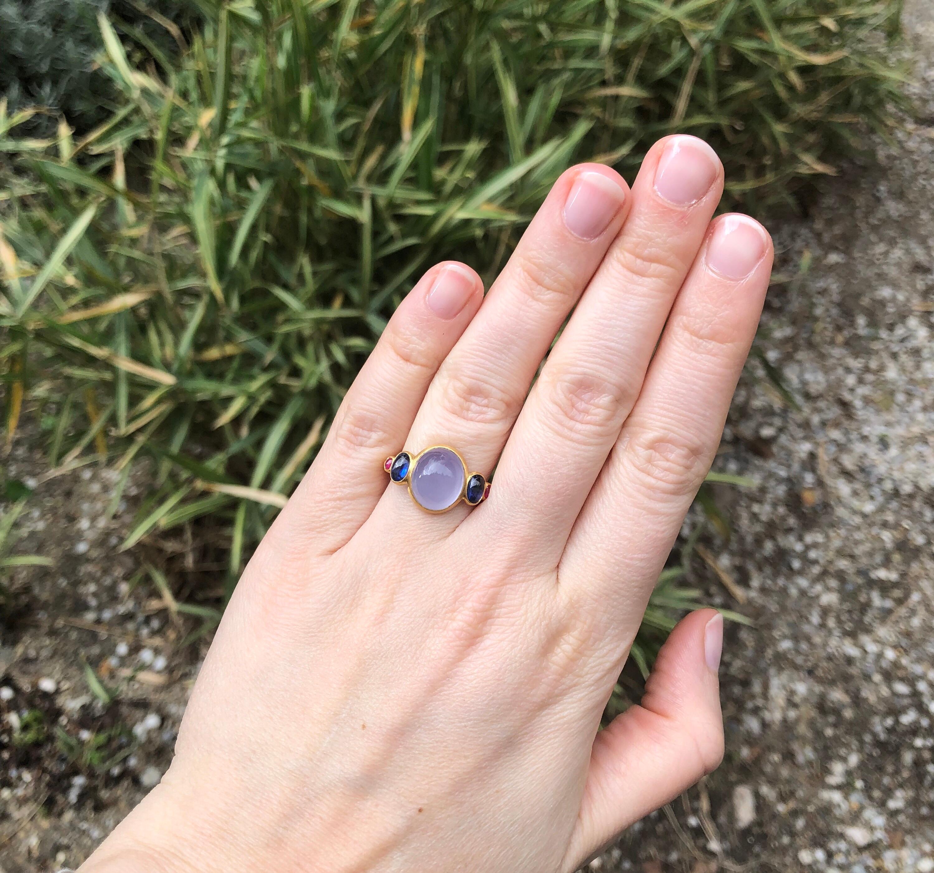 Women's Scrives 5.27 Carat Blue Chalcedony Kyanite Ruby Cabochon 22 Karat Gold Ring