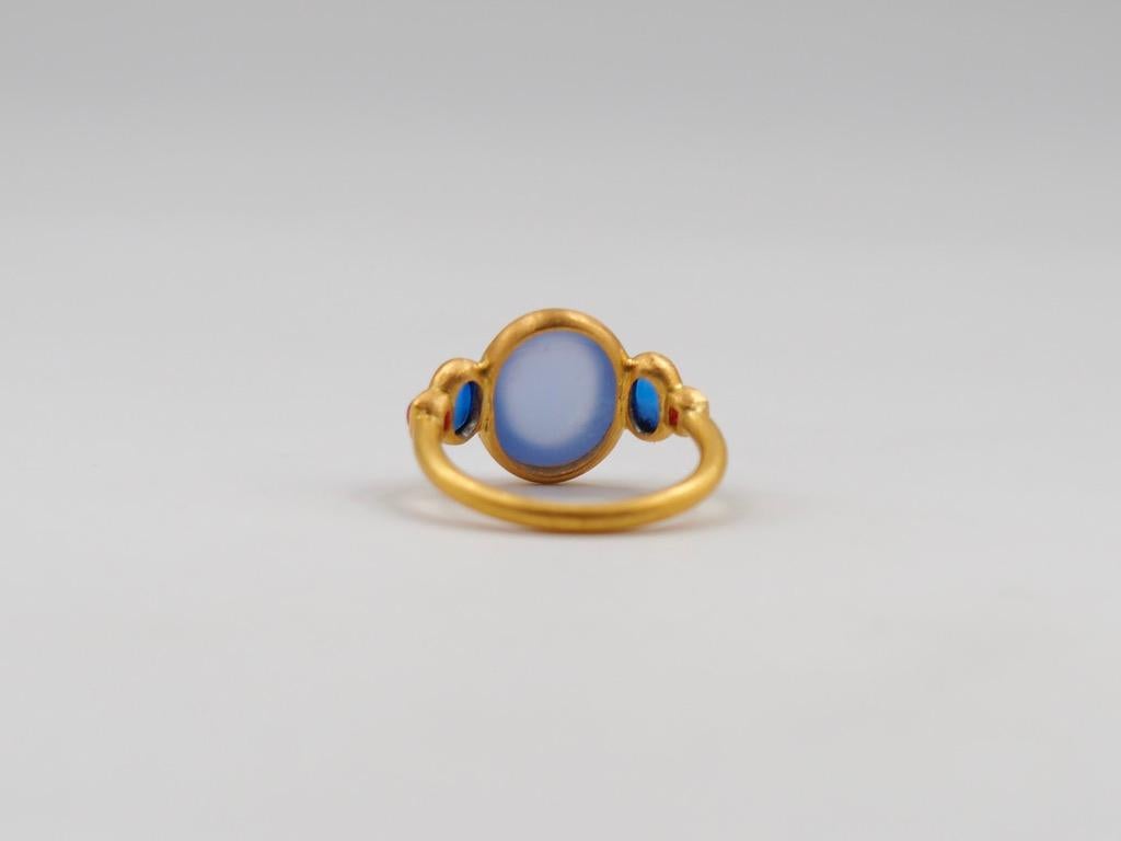 Scrives 5.27 Carat Blue Chalcedony Kyanite Ruby Cabochon 22 Karat Gold Ring 3