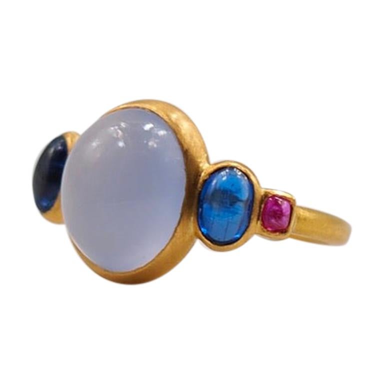 Scrives 5.27 Carat Blue Chalcedony Kyanite Ruby Cabochon 22 Karat Gold Ring
