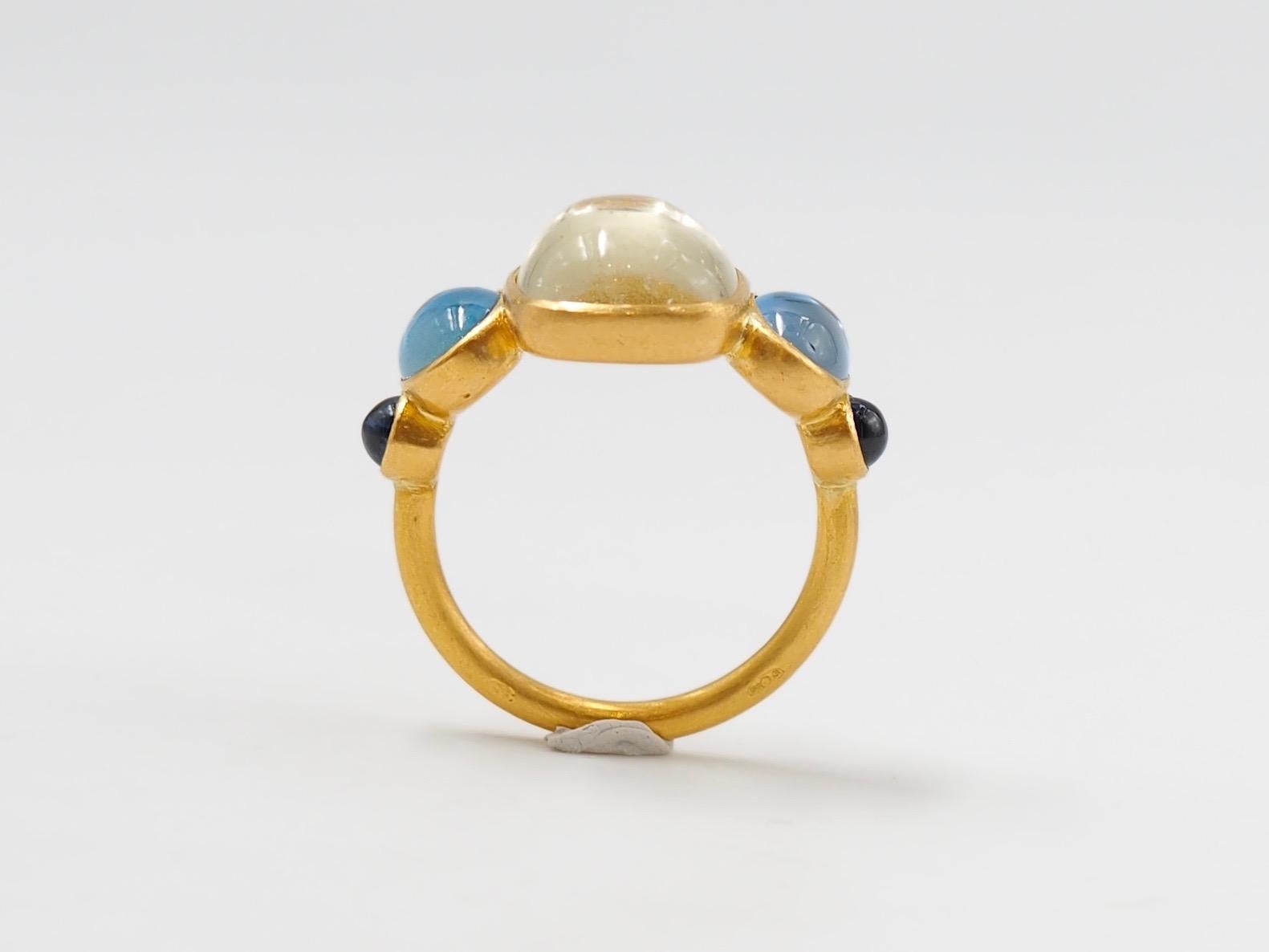 Women's Scrives 5.3 Carat Heliodor Aquamarine Sapphire Cabochons 22 Karat Gold Ring