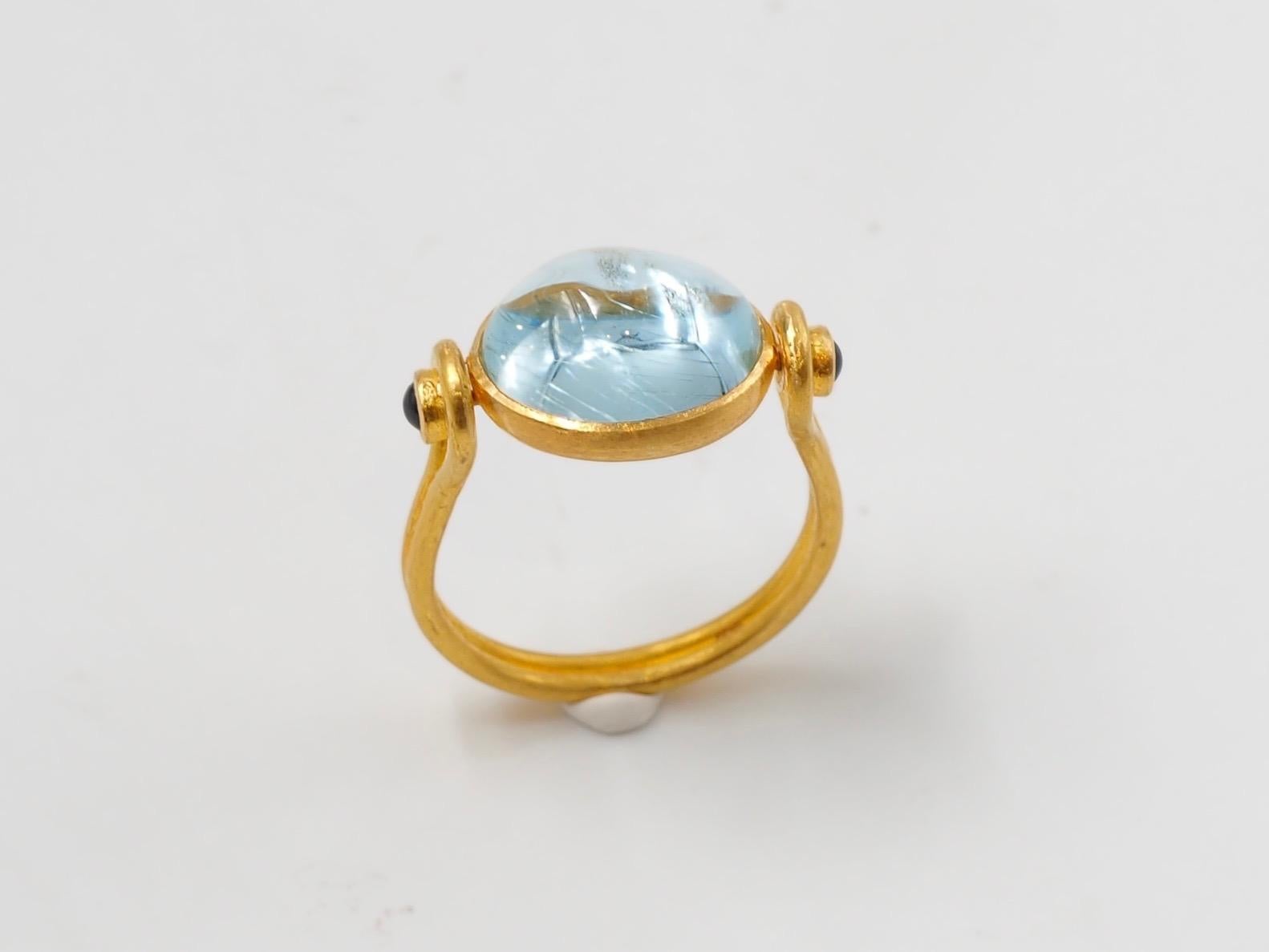 Scrives 5.32 Carat Aquamarine and Sapphire Cabochons 22 Karat Gold Ring In New Condition In Paris, Paris