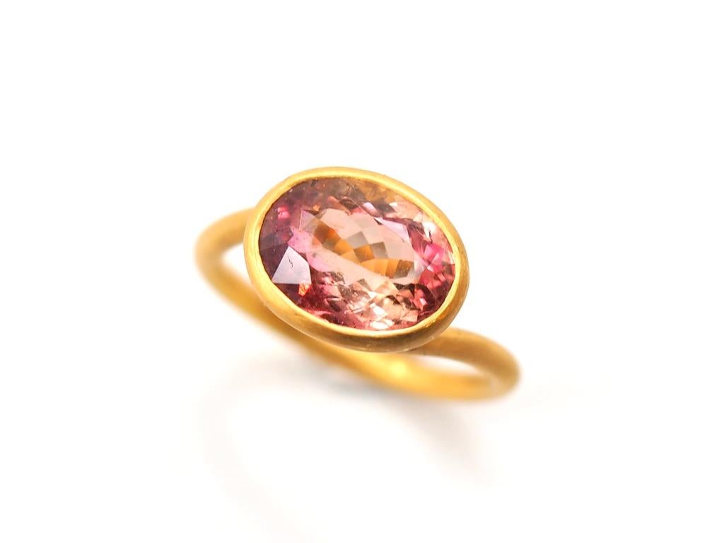 Contemporary Scrives 5.6 Carat Multicolor Tourmaline Pink Orange Yellow 22 Karat Gold Ring For Sale