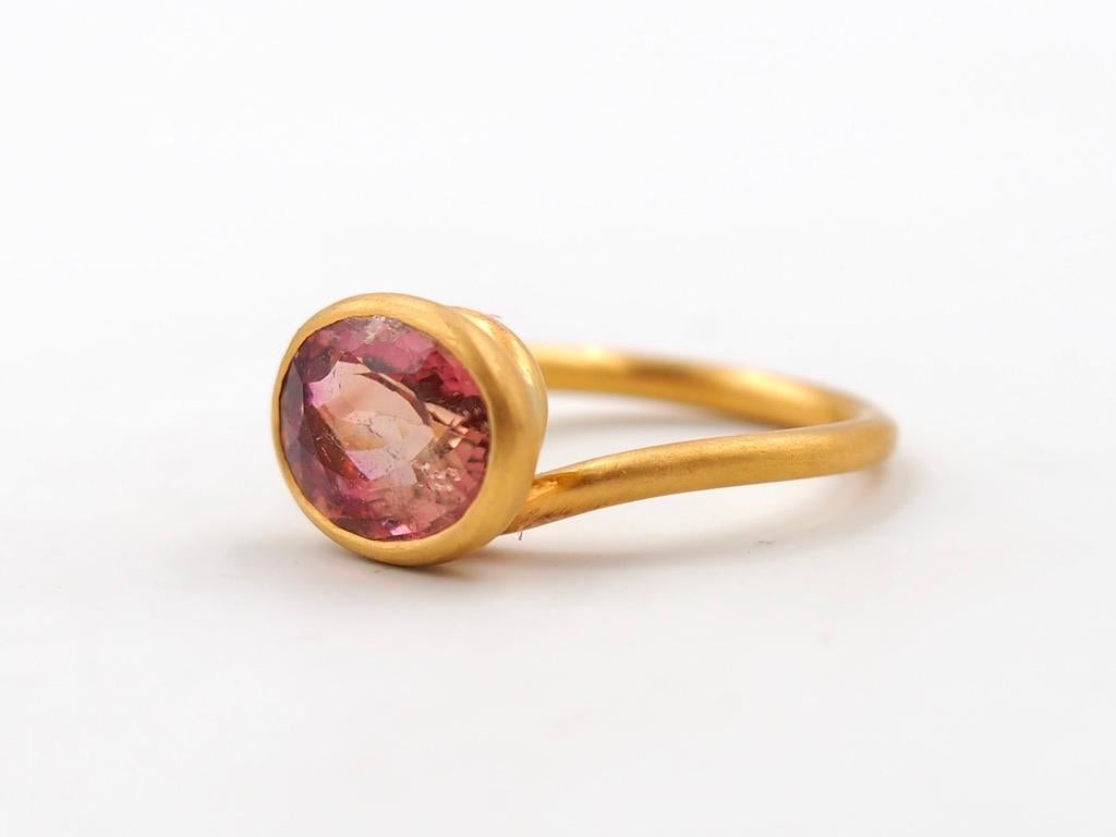 Oval Cut Scrives 5.6 Carat Multicolor Tourmaline Pink Orange Yellow 22 Karat Gold Ring For Sale