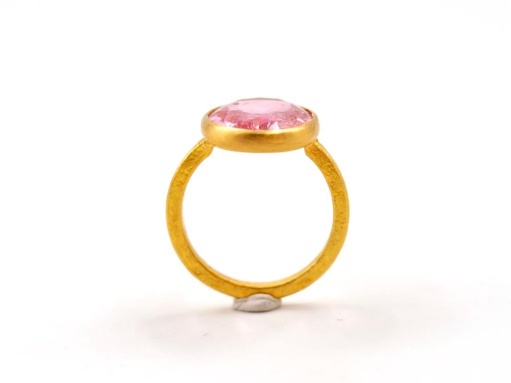 Scrives 6 Carat Pink Tourmaline 22 Karat Handmade Gold Cluster Cocktail Ring For Sale 3