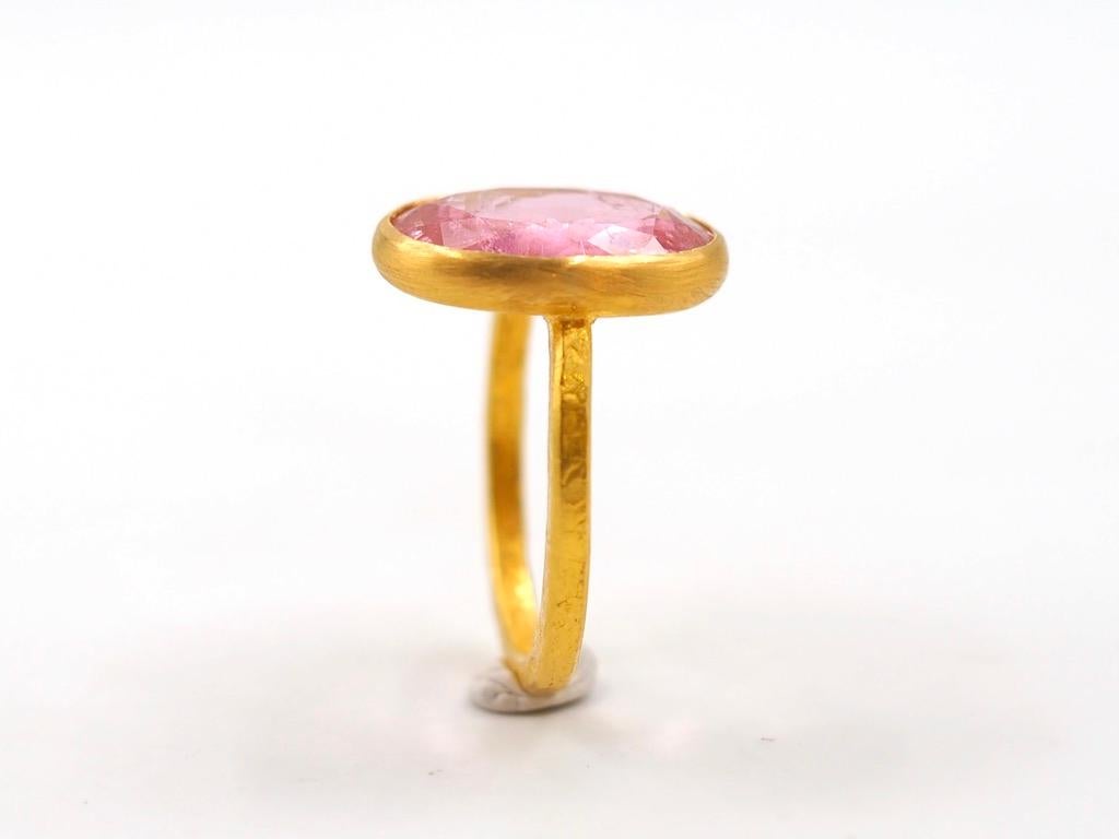 Scrives 6 Carat Pink Tourmaline 22 Karat Handmade Gold Cluster Cocktail Ring For Sale 5