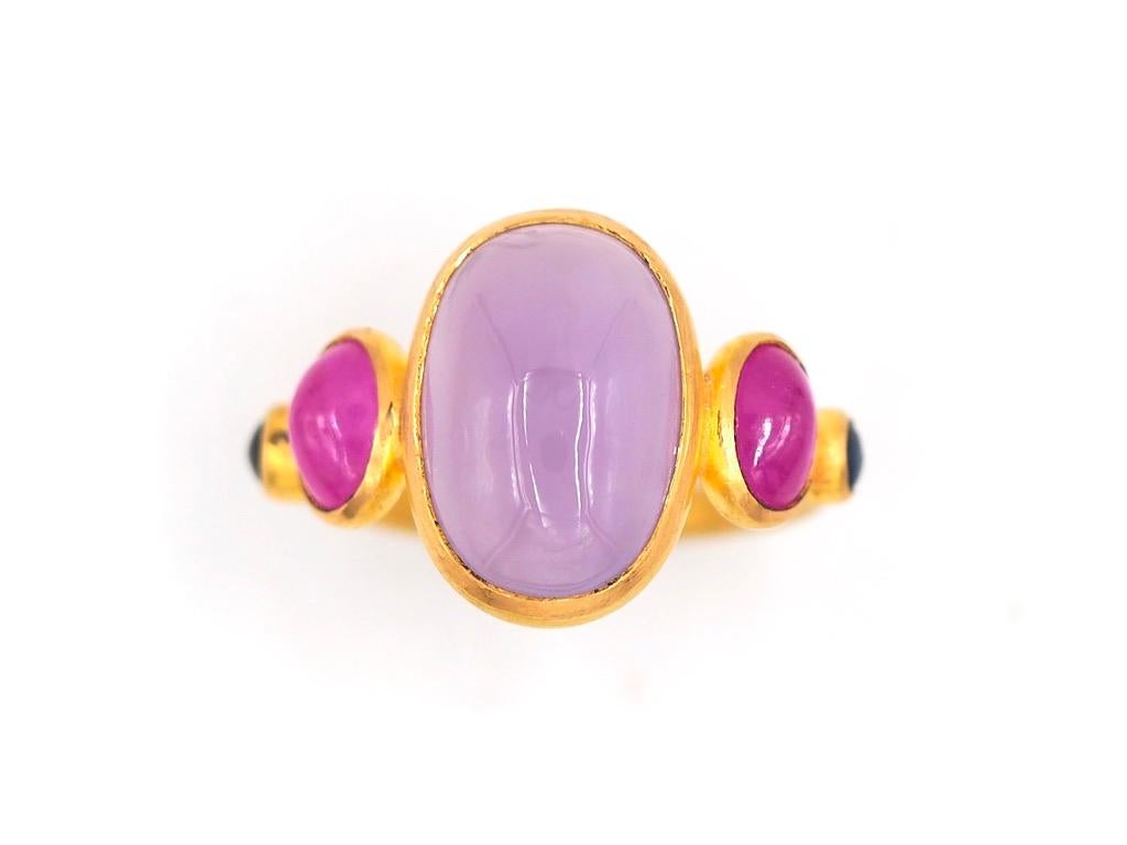 Scrives 6.03 Ct Lilac Chalcedony Sugarloaf Ruby Sapphire Cabochon 22Kt Gold Ring 3