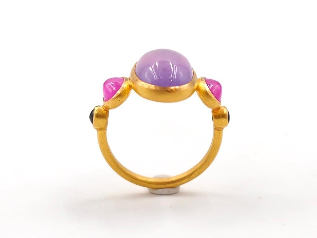Scrives 6.03 Ct Lilac Chalcedony Sugarloaf Ruby Sapphire Cabochon 22Kt Gold Ring 1