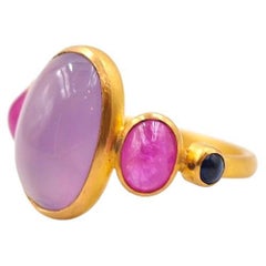 Scrives 6.03 Ct Lilac Chalcedony Sugarloaf Ruby Sapphire Cabochon 22Kt Gold Ring