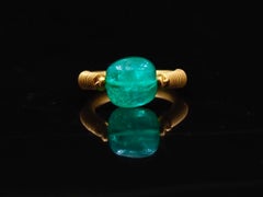 Scrives 6,09 Karat Smaragd kolumbianischen Tumble Swivel 22 Karat Gold Cocktail Ring