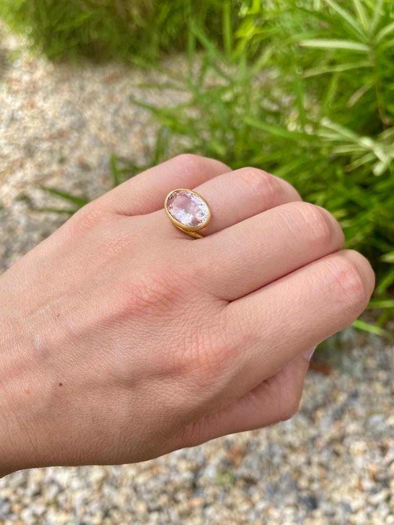 Women's Scrives 6.2 Carat Morganite Pink Beryl Oval 22 Karat Gold Cocktail Handmade Ring For Sale