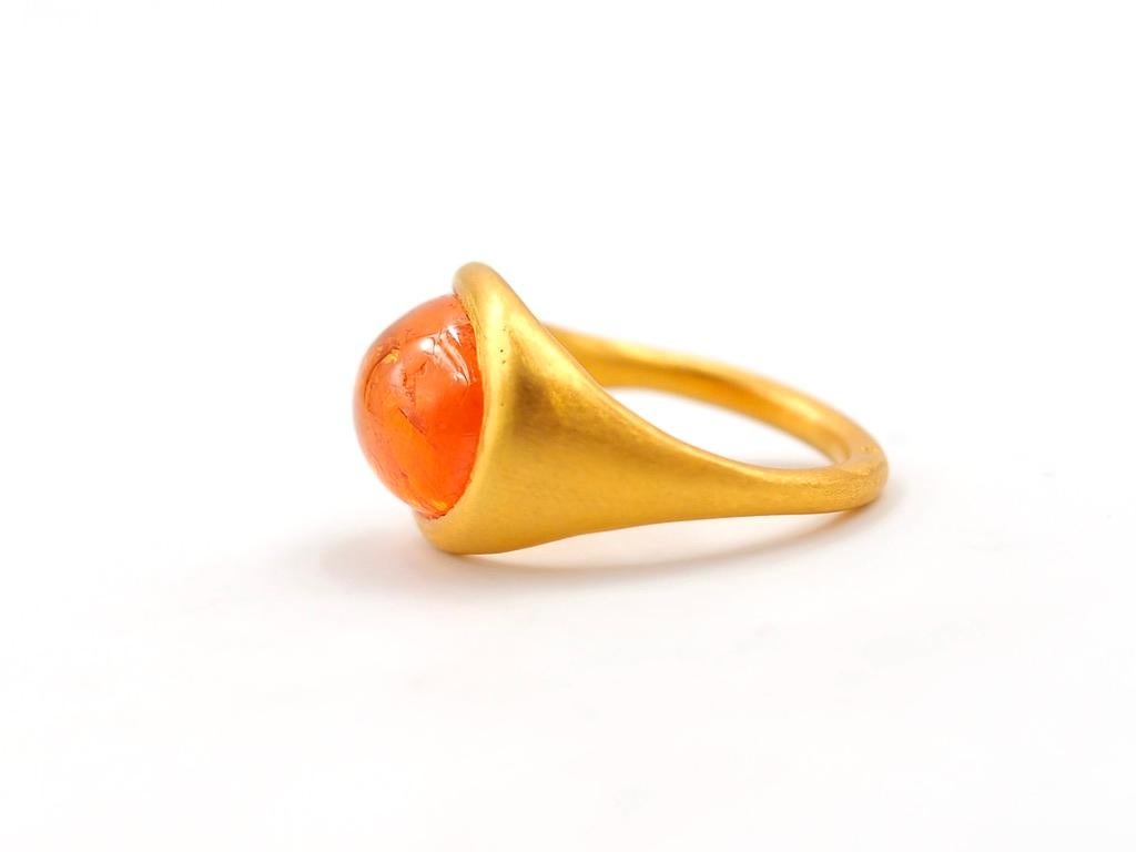 Scrives 7.18 Carat Orange Mandarine Garnet Cabochon 22 Karat Gold Handmade Ring In New Condition In Paris, Paris