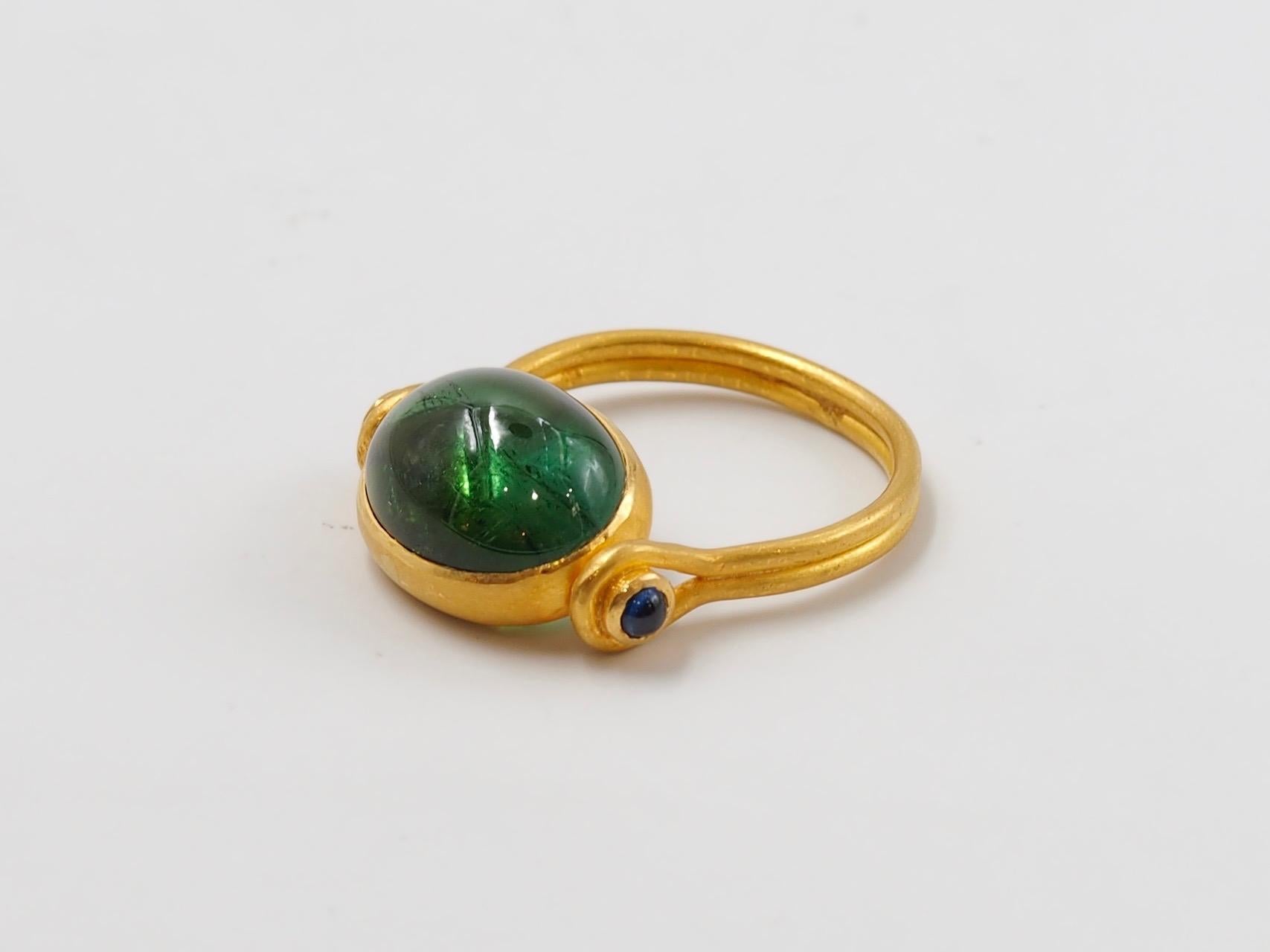 Oval Cut Scrives 7.35 Carat Green Tourmaline and Sapphire Cabochons 22 Karat Gold Ring