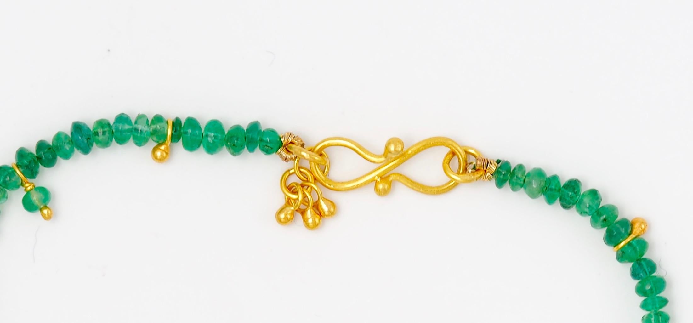 Scrives 9 Carat Emerald Beads 22 Karat Gold Bracelet In New Condition In Paris, Paris