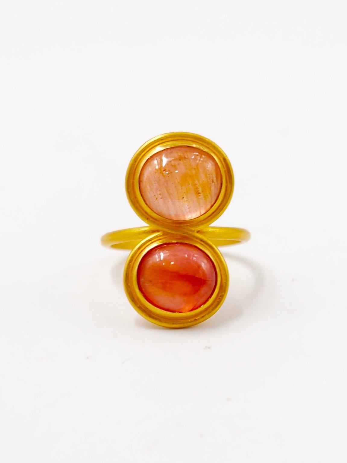Contemporary Scrives 9.34 Carat Orange Peach 2 Shades Tourmaline 22 Karat Gold Handmade Ring For Sale