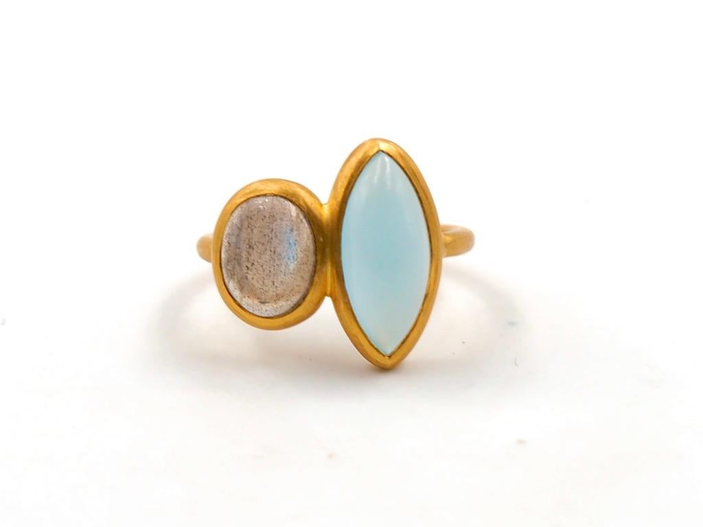Scrives Aquamarine Marquise Labradorite Cabochon 22Kt Gold Cluster Handmade Ring In New Condition For Sale In Paris, Paris