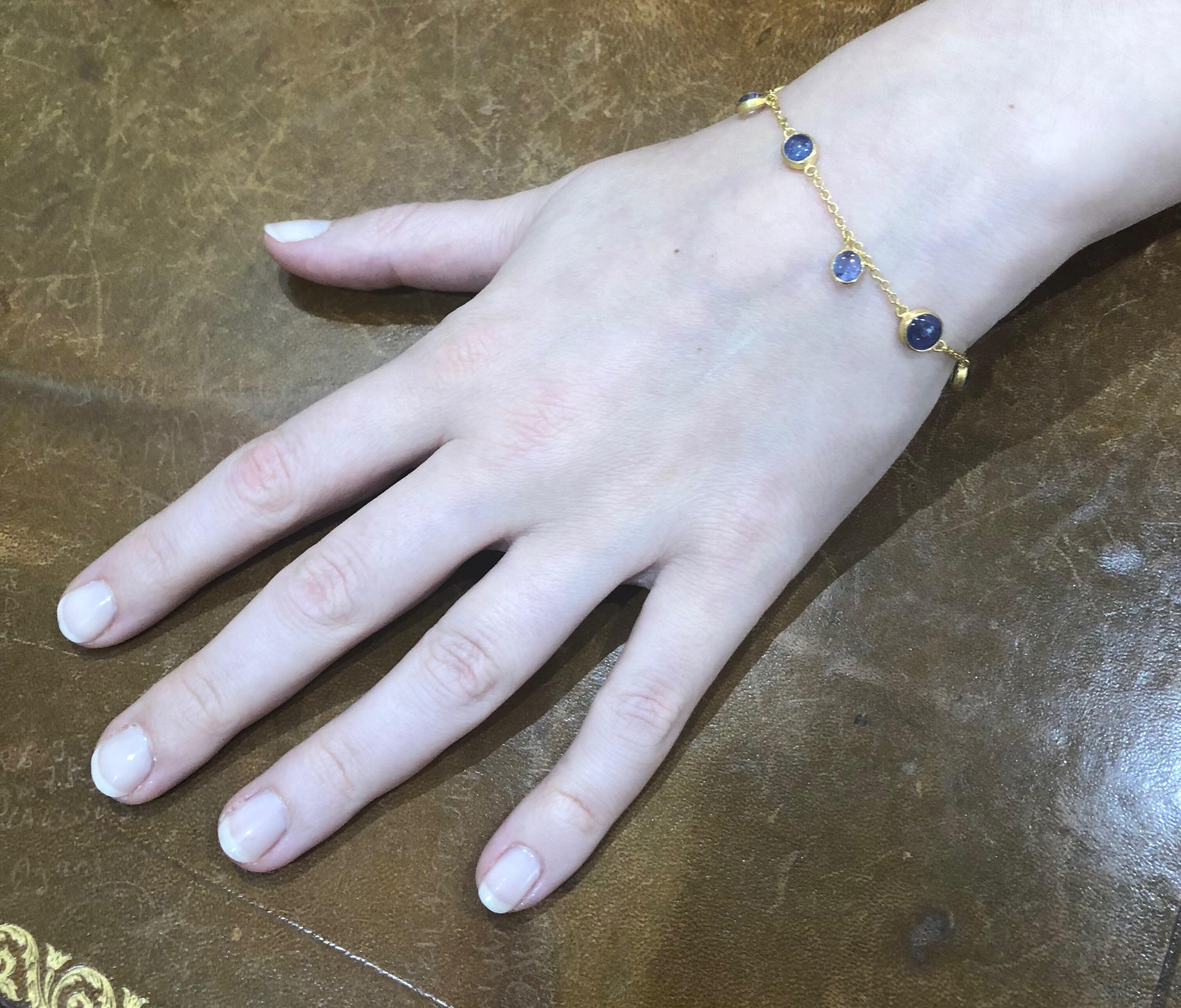 Scrives Blue Natural Sapphires 22 Karat Gold Bracelet In New Condition In Paris, Paris