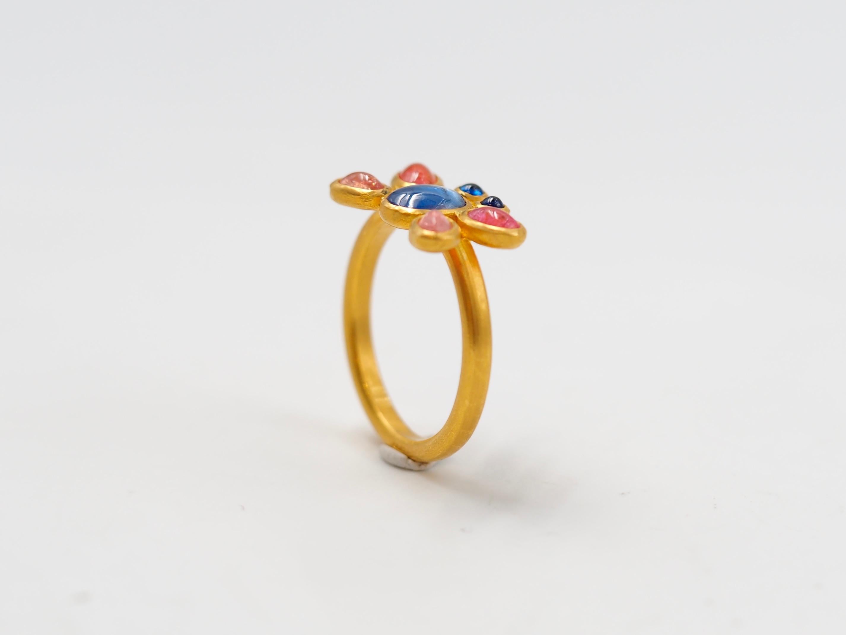 Scrives Butterfly Multicolour Sapphire Cabochon 22 Karat Gold Ring In New Condition In Paris, Paris