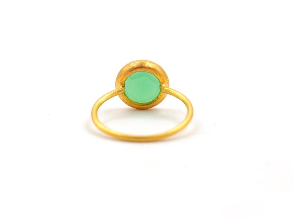 Scrives Chrysoprase 'Green Chalcedony' Round 22 Karat Gold Handmade Cluster Ring In New Condition In Paris, Paris