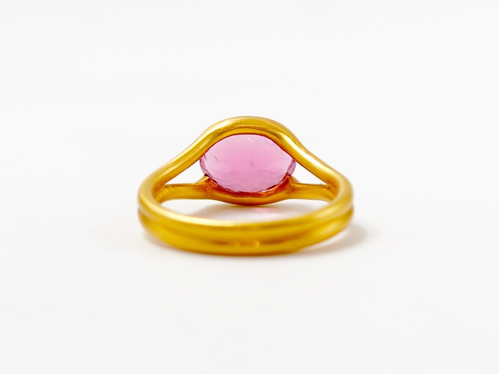 Scrives 2.38 Carat Hot Pink Tourmaline Oval 22 Karat Gold Handmade Cocktail Ring In New Condition For Sale In Paris, Paris
