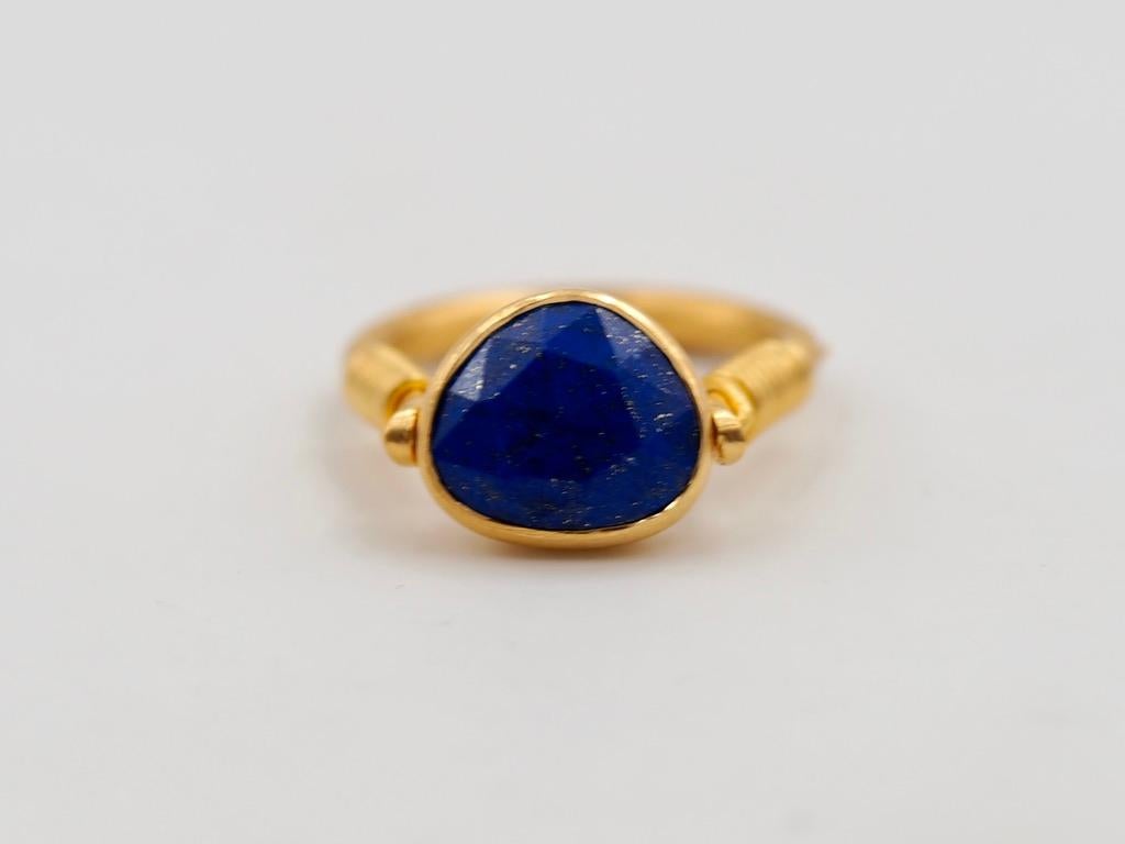 This antic style ring by Scrives is set with a lapis lazuli rose cut of 2.8 cts. The stone is natural and not treated. It shows minor visible natural inclusions.  
The central stone and its setting are slightly turning in order to give more