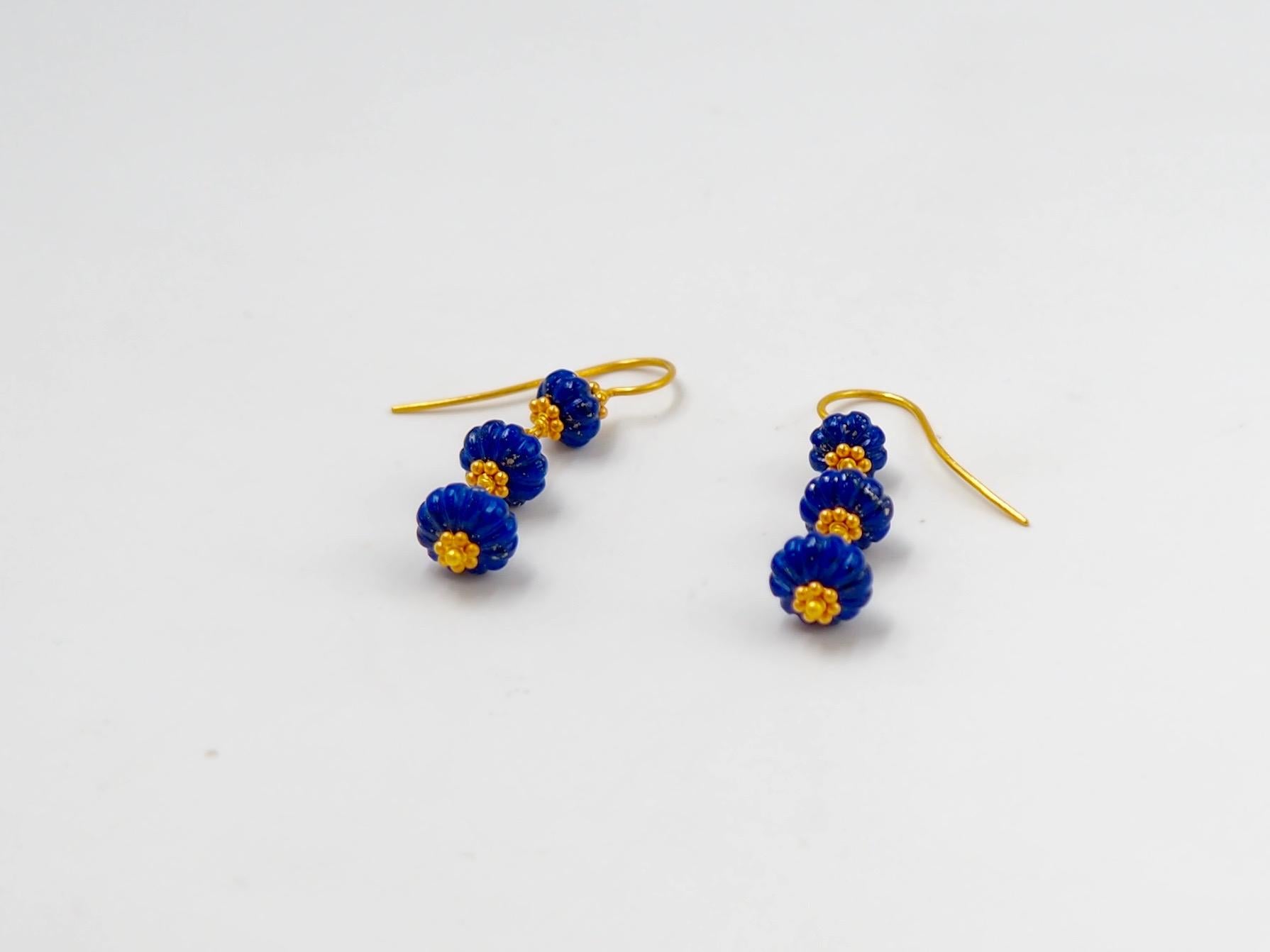 Scrives Lapis Lazuli Watermelon 22 Karat Gold Earrings In New Condition For Sale In Paris, Paris