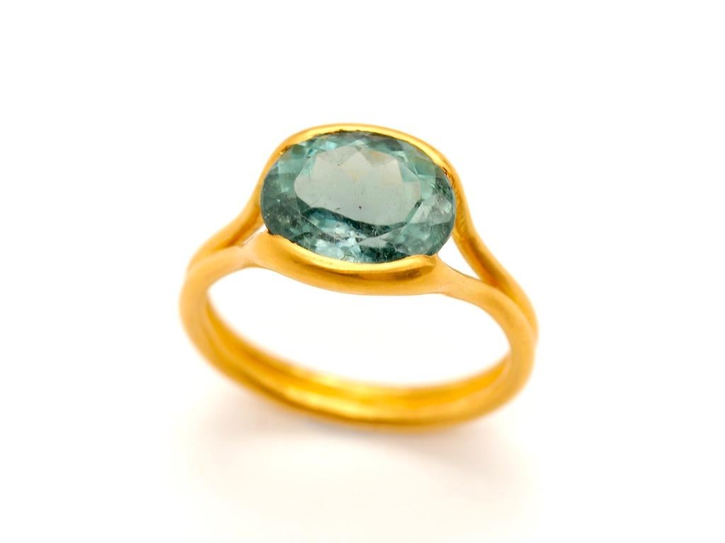 Scrives Hellblauer Grüner Turmalin 22 Karat Gold Handgefertigter Cocktail-Ring für Damen oder Herren im Angebot